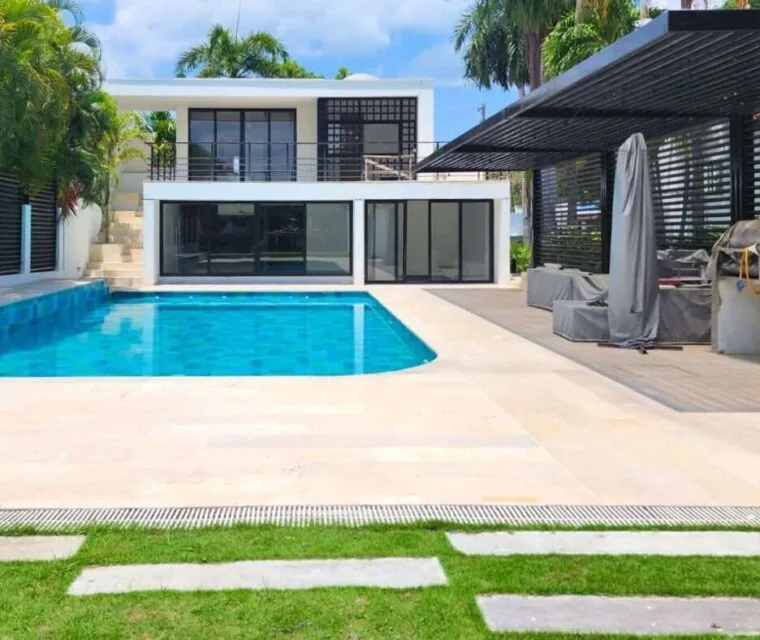 casa-piscina-760x640